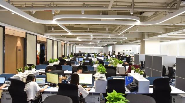 腾讯已进场:小熊U租的“非典型”B2B租赁经济 — 从重资产押注到软件服务的边界拓展